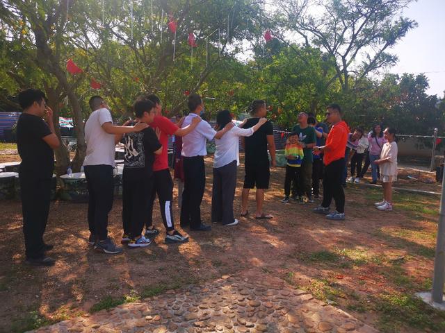 穿越呼啦圈游戏规则及玩法,穿越呼啦圈游戏方法和规则