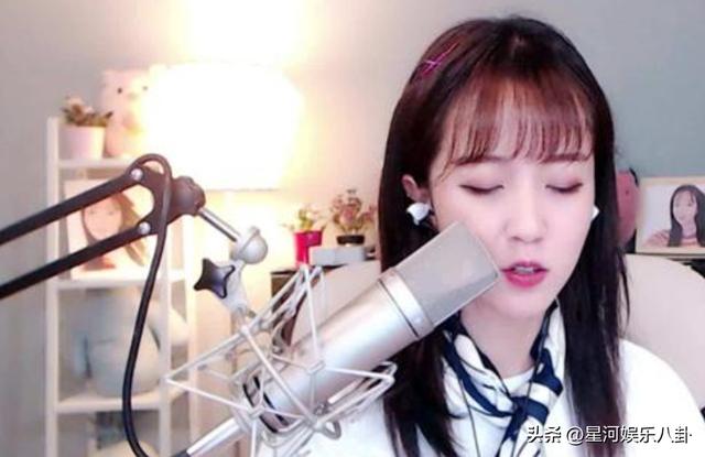 抖音笑笑俯卧撑,抖音笑笑俯卧撑直播录屏